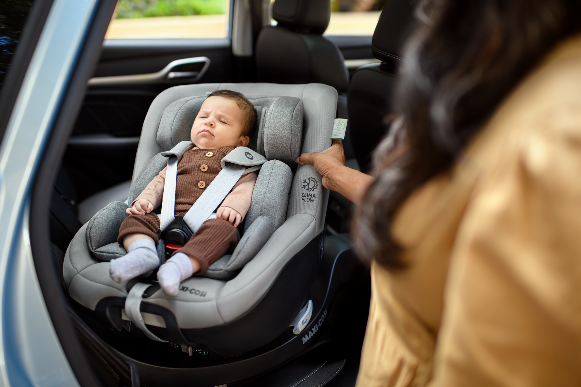 A baby car clearance seat